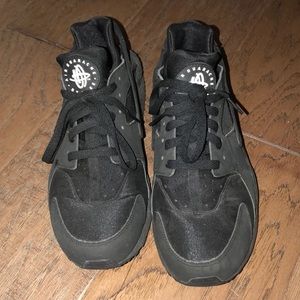 All black Nike Huaraches